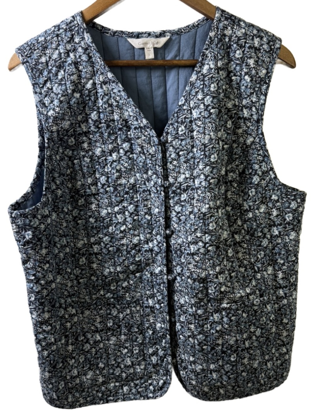Garnet Hill Quilted Floral Vest in Blue and White Mix